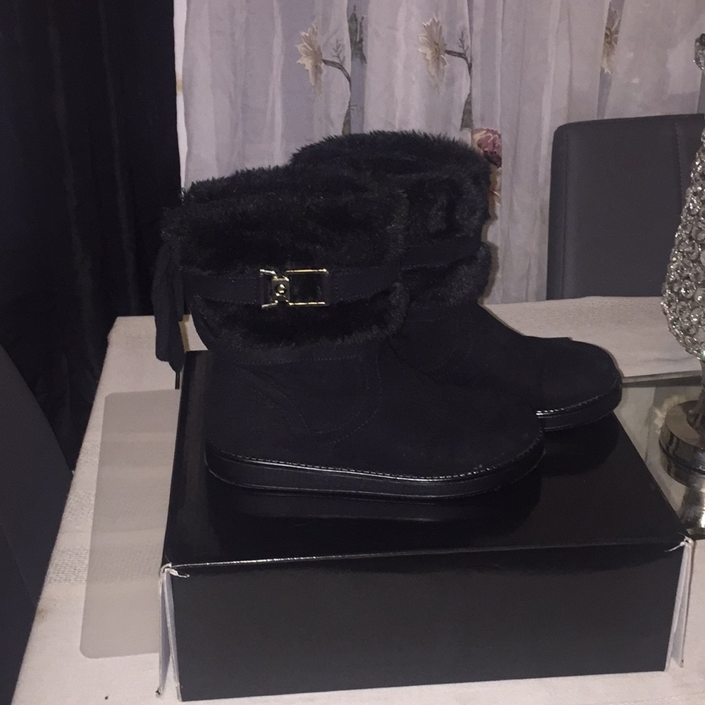 By Guess boots